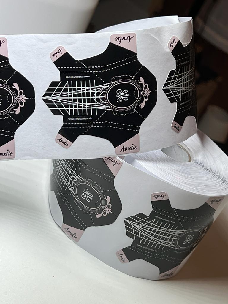 Studio Amelie Extra Strong Nagelschablonen im Schwarz-Roségold-Design, 300er Rolle – formstabile Nail Forms für extreme und Salonformen in Studioqualität.