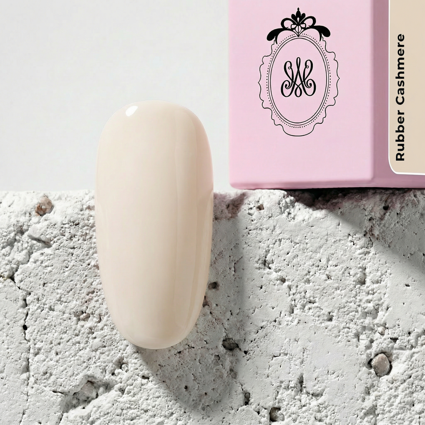 Rubber Base Gel Cashmere in softem Off-White, Nude Soak-Off Rubber Base Gel für minimalistische Maniküren