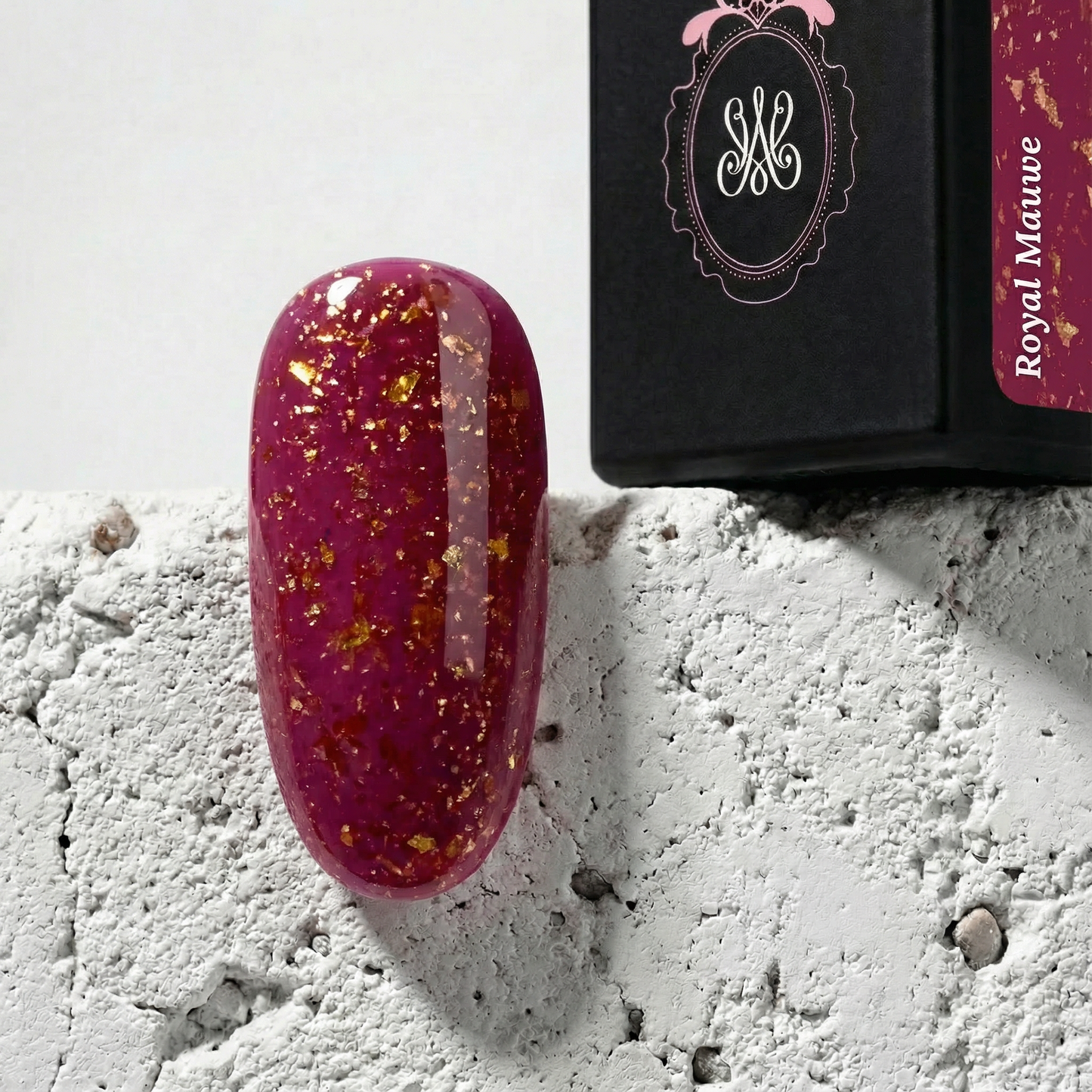 Studio Amelie Soak Off Gel ‚Royal Mauve‘ – edles Mauve mit Goldglitter, perfekt für elegante und moderne Looks.