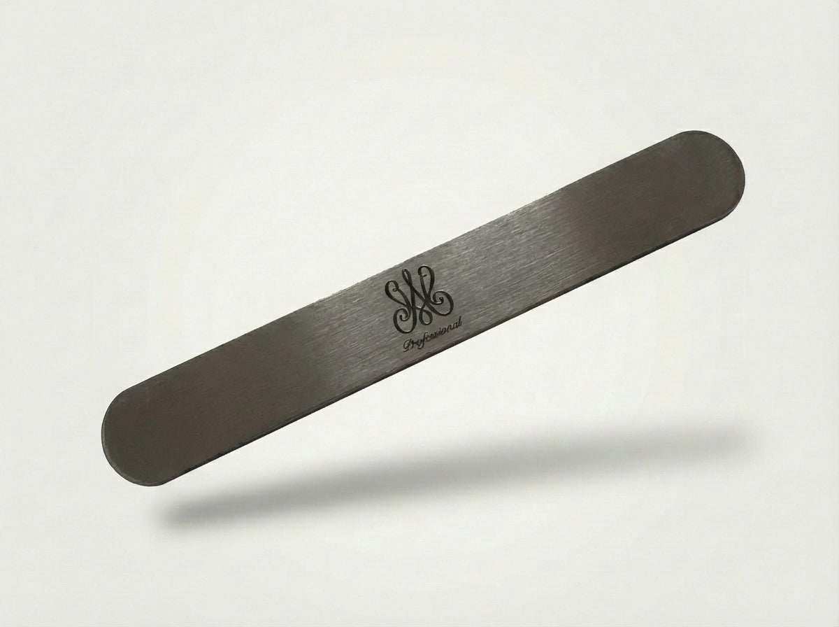 Studio Amelie Wechselfeilenboard aus hochwertigem Edelstahl in gerader Form – rostfreie, sterilisierbare Trägerplatte für professionelle Wechselfeilen.