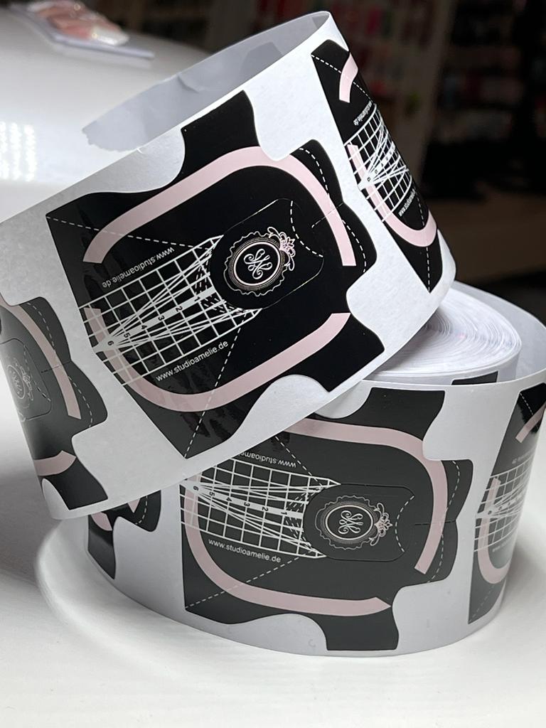 Studio Amelie Nagelschablonen im Schwarz-Roségold-Design, Salon Style, 300er Rolle für präzise Gel-, Acryl- und Acrygel-Modellagen in Studioqualität.