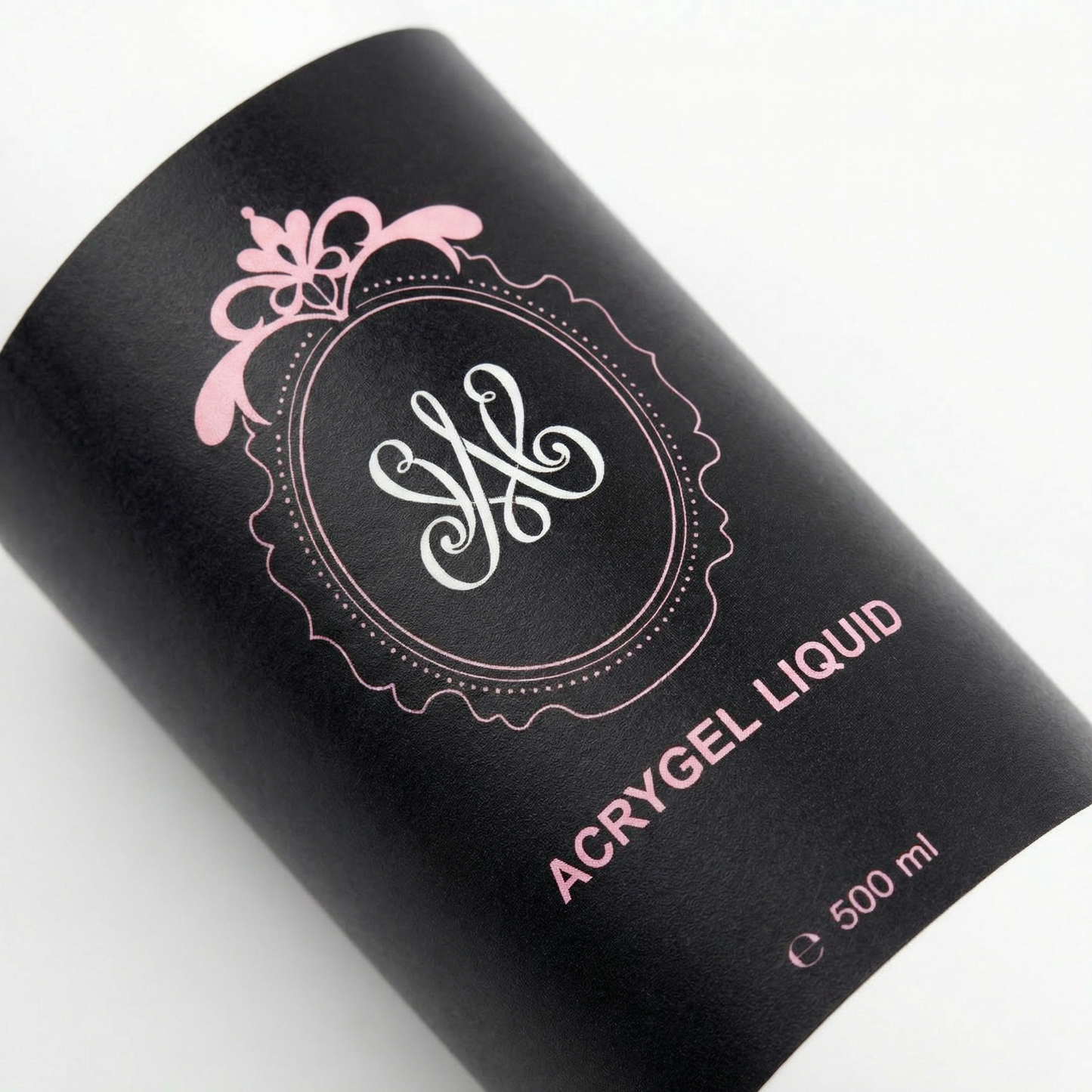 Detailaufnahme des Studio Amelie Acrygel Slip-Liquid Etiketts – Fokus auf HEMA- & TPO-freie Formel und die professionelle 500ml Vorratsgröße.