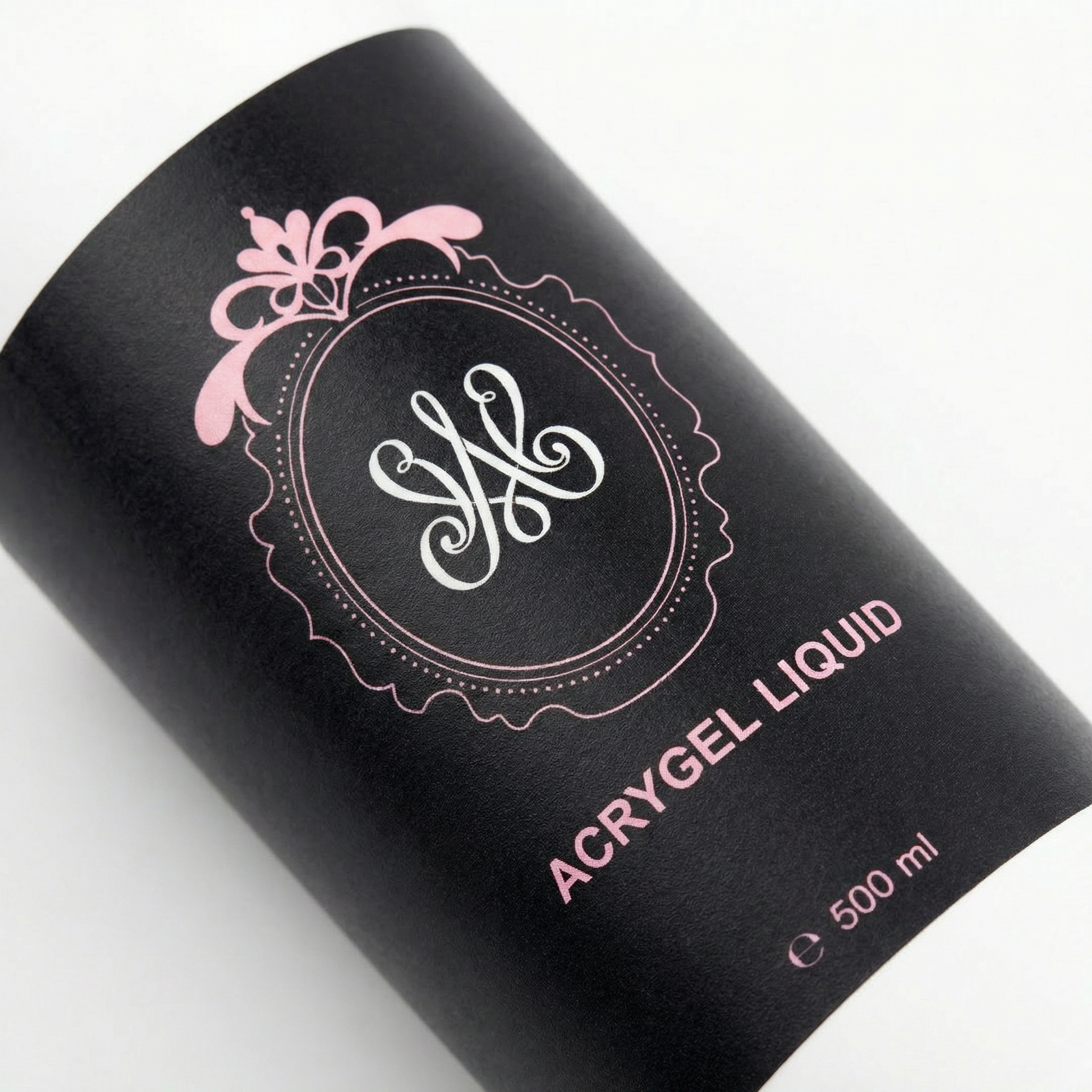 Detailaufnahme des Studio Amelie Acrygel Slip-Liquid Etiketts – Fokus auf HEMA- & TPO-freie Formel und die professionelle 500ml Vorratsgröße.