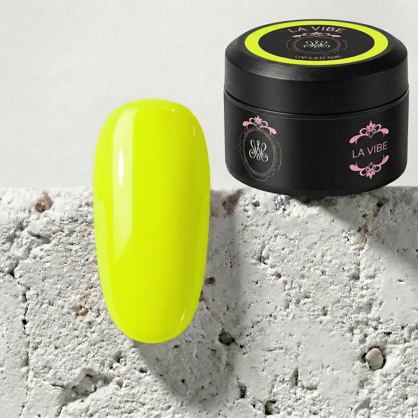 Neon UV Builder Gel LA Vibe – Leuchtendes Neon-Gelb mit Jelly-Effekt für sommerliche Nailart Designs.