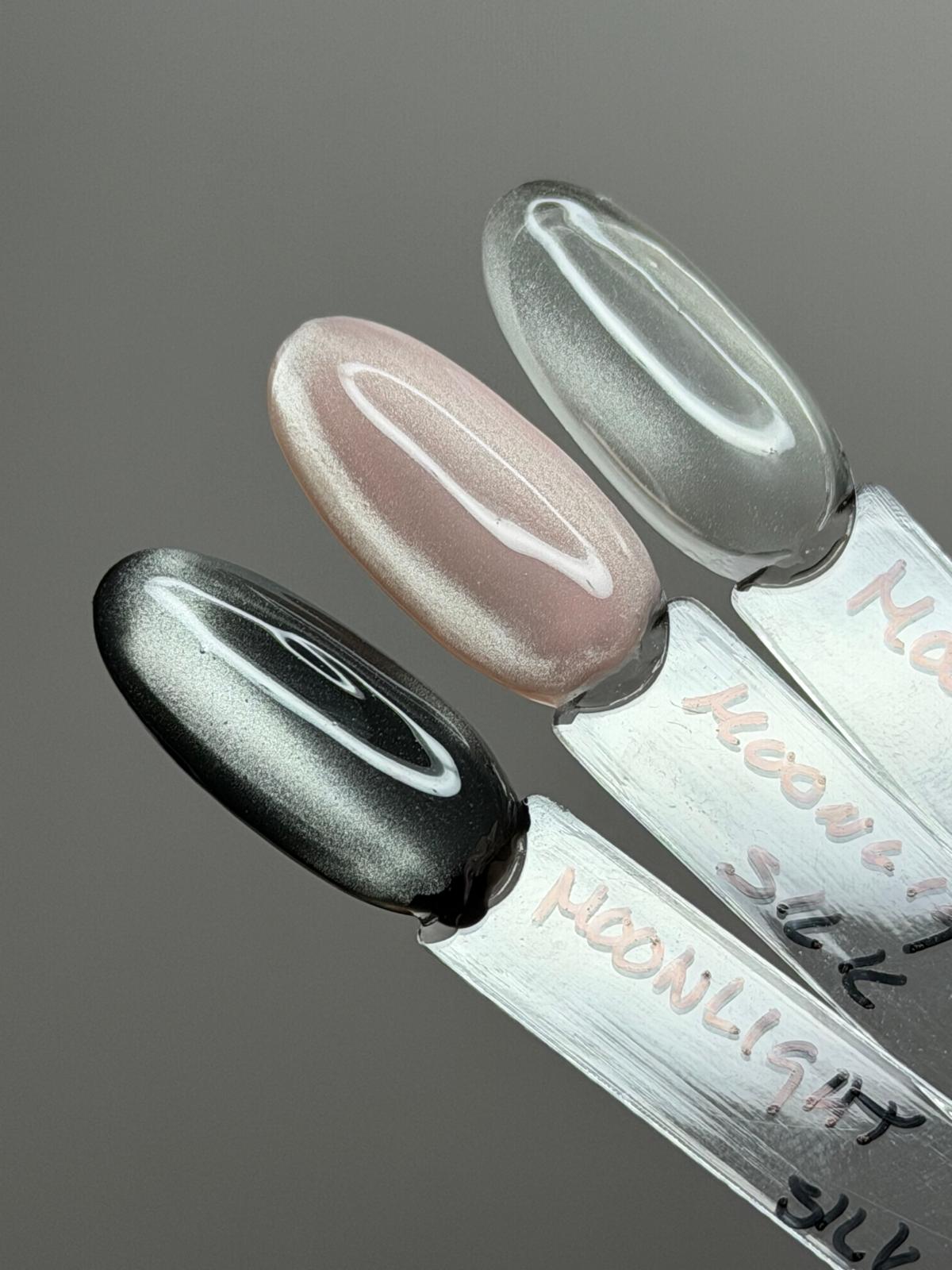 White Universal Cat-Eye Diamond Mist von Studio Amelie – Magnetisches Effekt-Gel mit funkelnden Partikeln auf hellen und dunklen Mustertips.