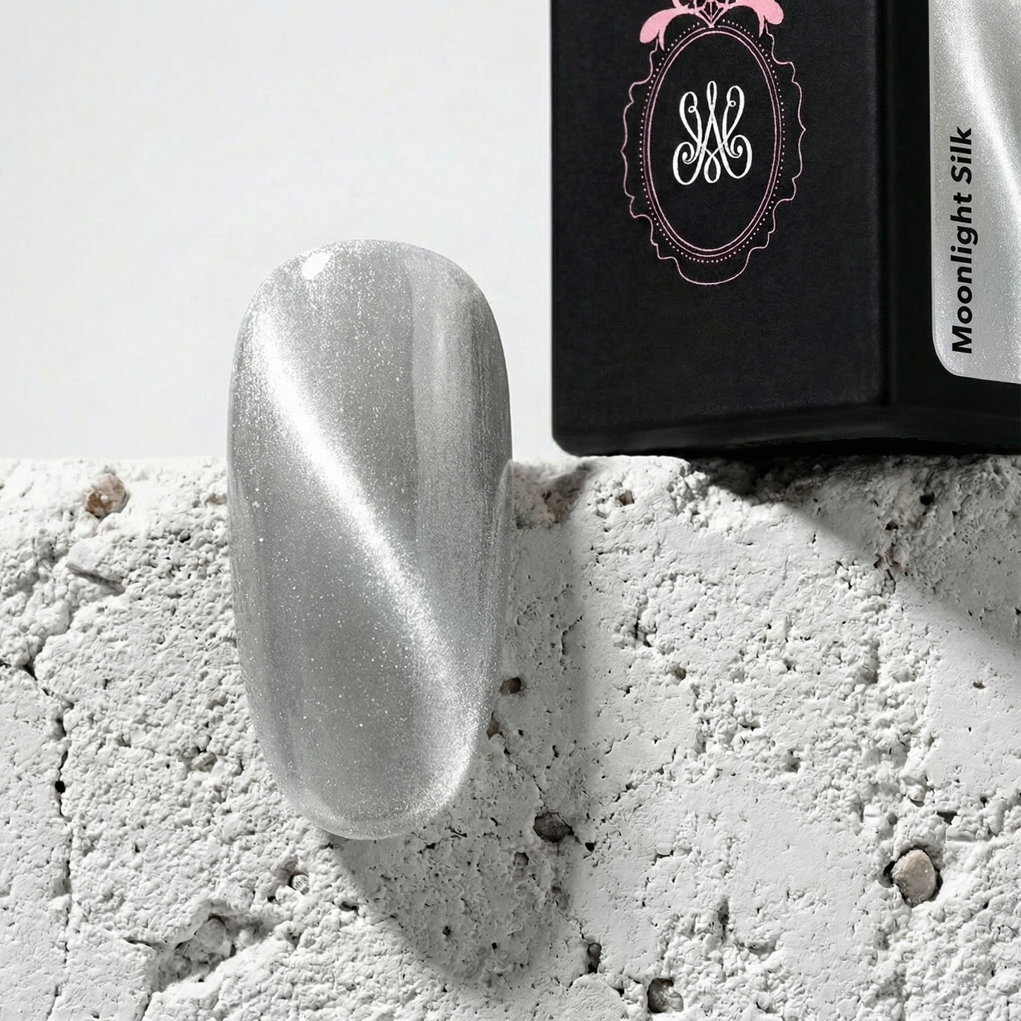 White Universal Cat-Eye Moonlight Silk – Seidiger Velvet-Effekt mit feinen weißen Magnetpartikeln für eine edle Seiden-Optik.