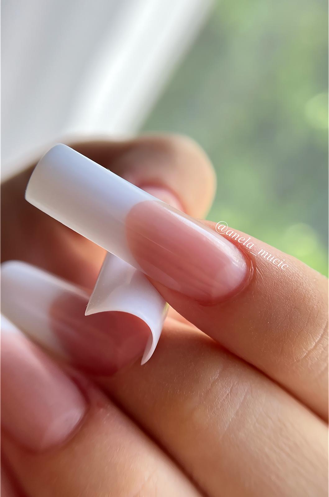 Langform-French mit extremer Präzision in Architektur und Symmetrie – Meisterschaftsvorbereitung bei Studio Amelie.