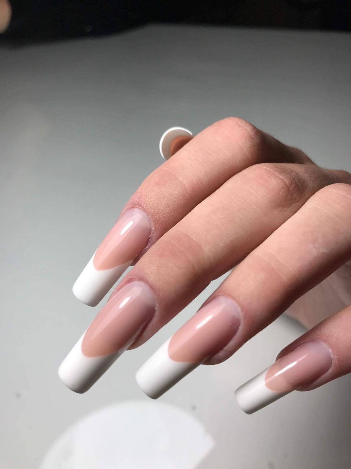 Langform-French mit extremer Präzision in Architektur und Symmetrie – Meisterschaftsvorbereitung bei Studio Amelie.