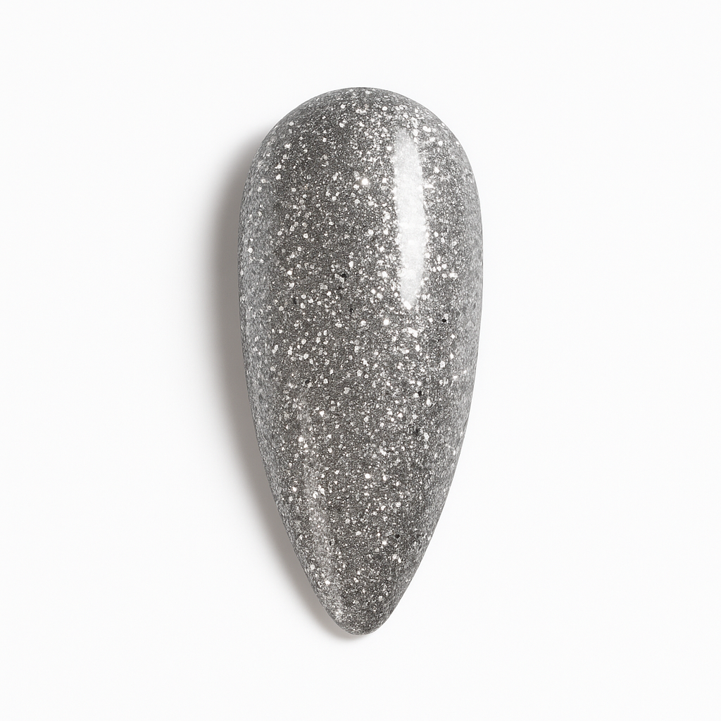 Studio Amelie Midnight Allure – Glitzer-Farbgel in Platinum Whisper, hochglänzend auf weißem Hintergrund