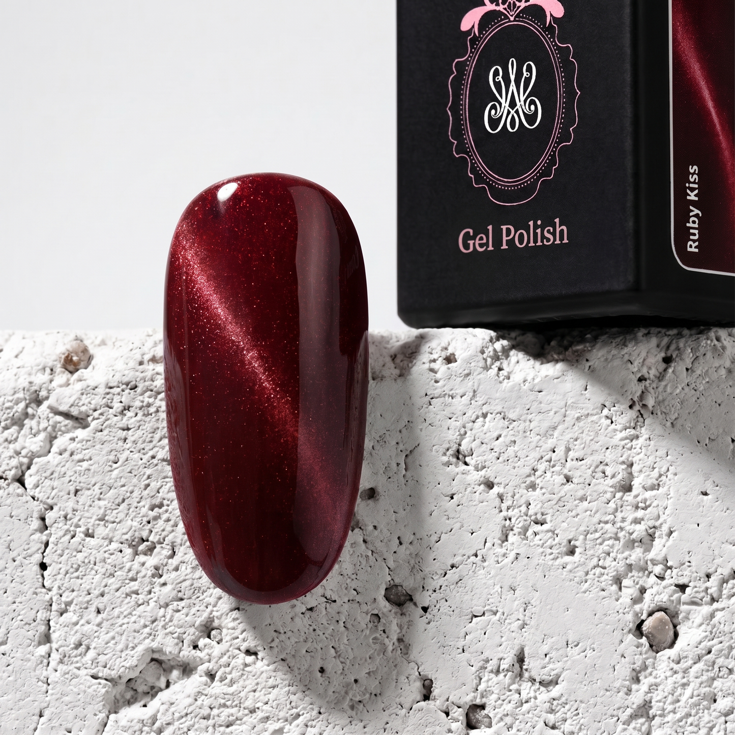 Studio Amelie Soak-Off Color Gel – Farbton Ruby Kiss, dunkles Rubinrot mit Cateye-Effekt
