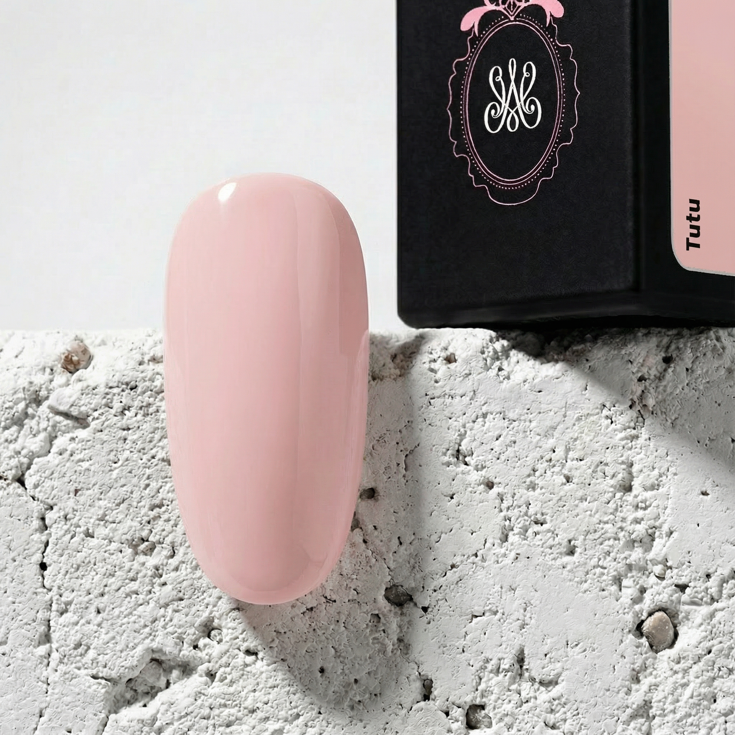 Studio Amelie Soak Off Nude Gel Tutu – Ein federleichter, zarter Rosa-Ton für einen verspielten und dennoch eleganten Look, inspiriert von klassischer Ballett-Ästhetik.