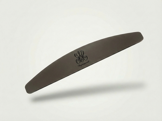 Studio Amelie Edelstahl-Wechselfeilenboard in ergonomischer Halbmond-Form – stabiles und hygienisches Profi-Werkzeug, geeignet für Heißluftsterilisatoren.