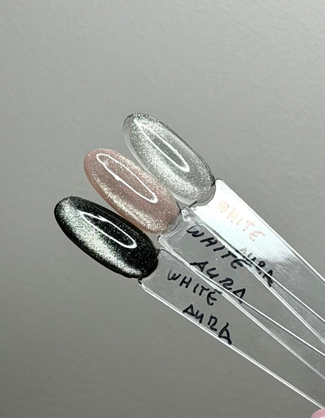 White Universal Cat-Eye White Aura – Intensives weißes Leuchten durch magnetische Partikel, präsentiert auf transparenten und schwarzen Farbbeispielen.