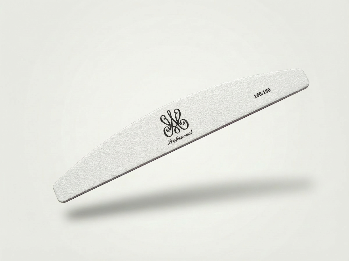 Weiße Halbmond‑Nagelfeile 150/150 für präzises Shaping und kontrollierten Abtrag.
